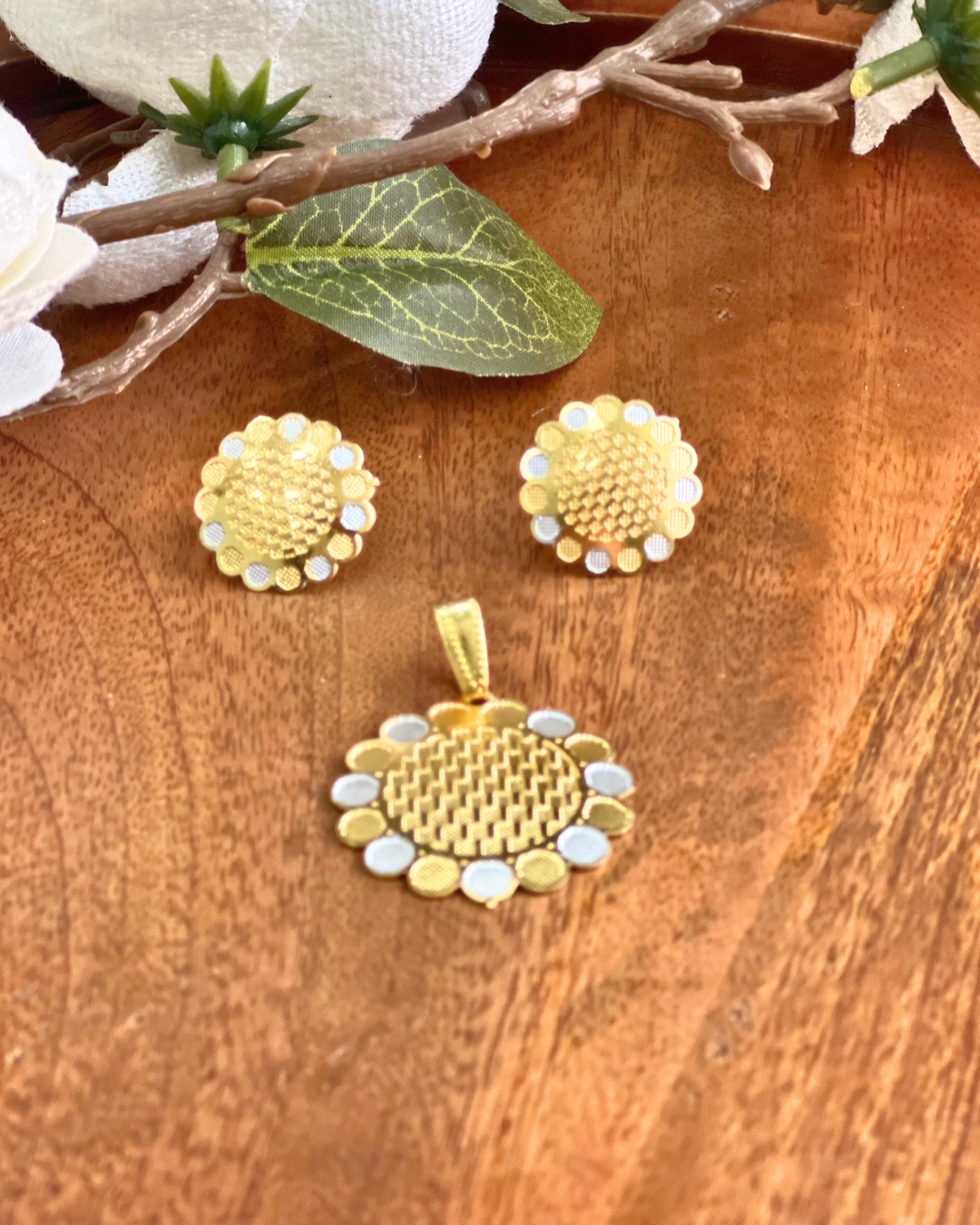 Aurelia Glow Pendant (Without Chain)