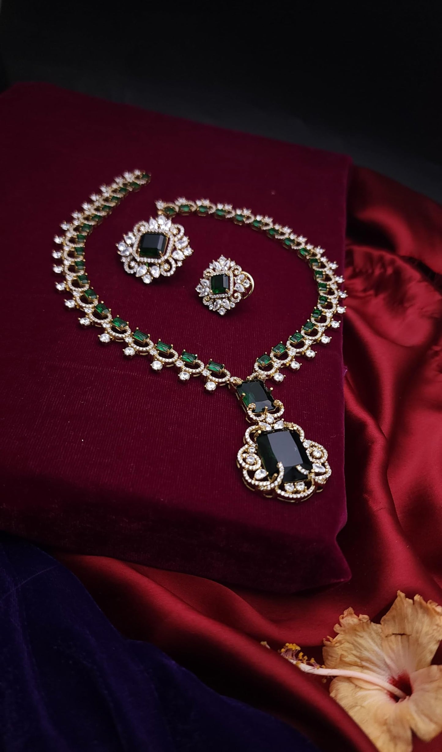 Emerald Essence Floral Necklace Set
